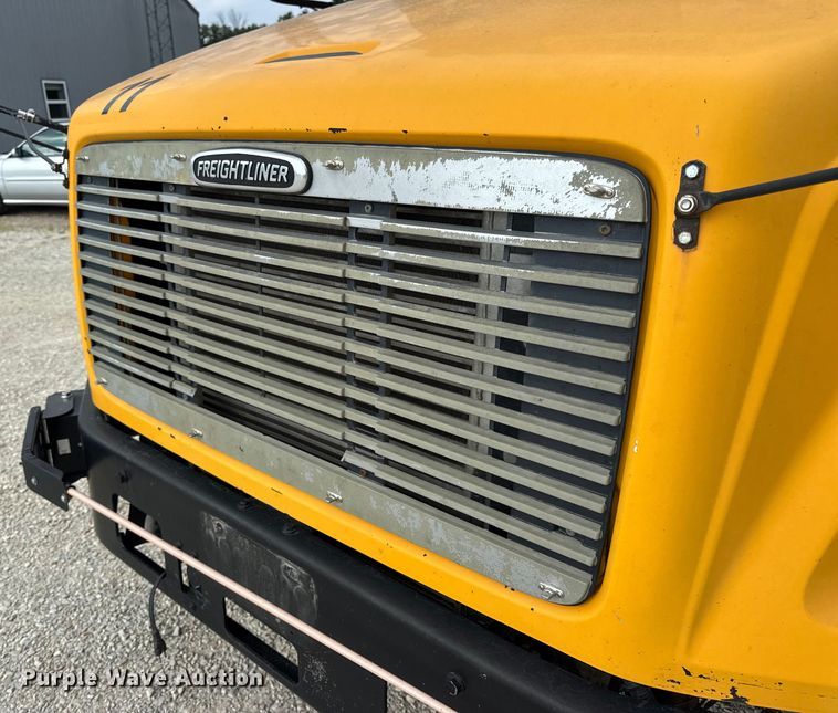 image for item DW3443 2001 Thomas Built school bus