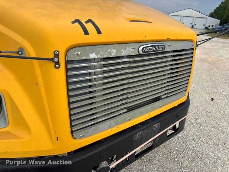 image for item DW3443 2001 Thomas Built school bus