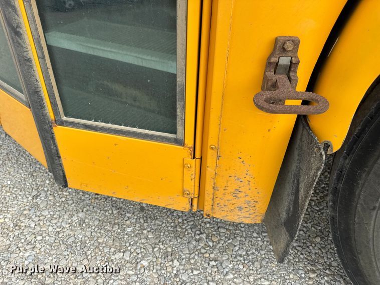 image for item DW3443 2001 Thomas Built school bus