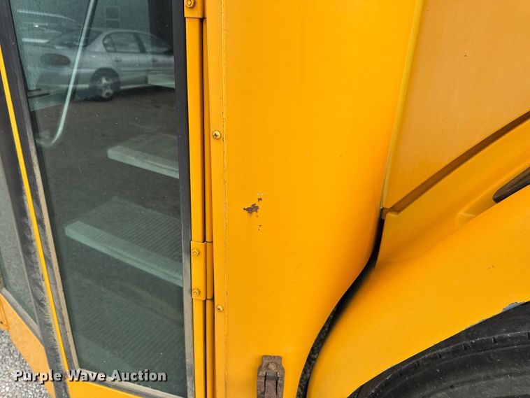 image for item DW3443 2001 Thomas Built school bus