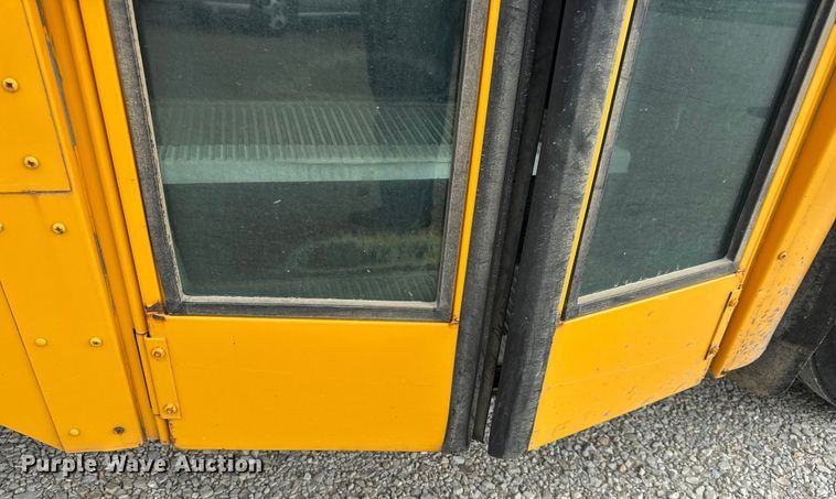 image for item DW3443 2001 Thomas Built school bus