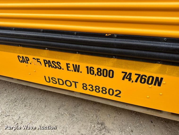 image for item DW3443 2001 Thomas Built school bus