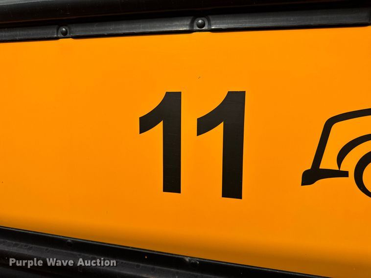 image for item DW3443 2001 Thomas Built school bus