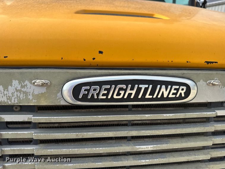 image for item DW3443 2001 Thomas Built school bus