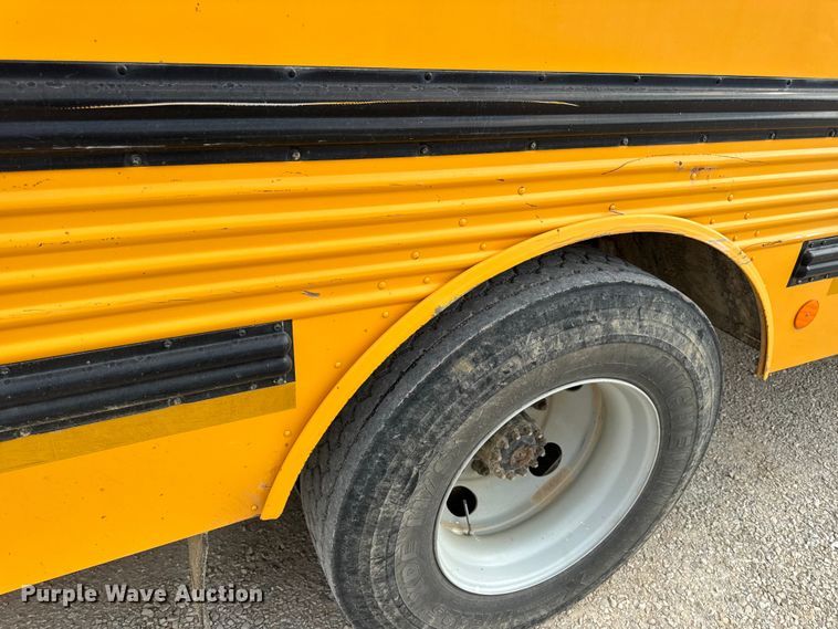 image for item DW3443 2001 Thomas Built school bus