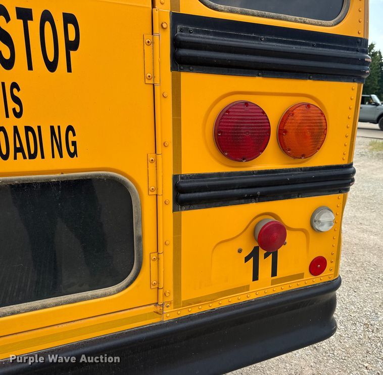 image for item DW3443 2001 Thomas Built school bus