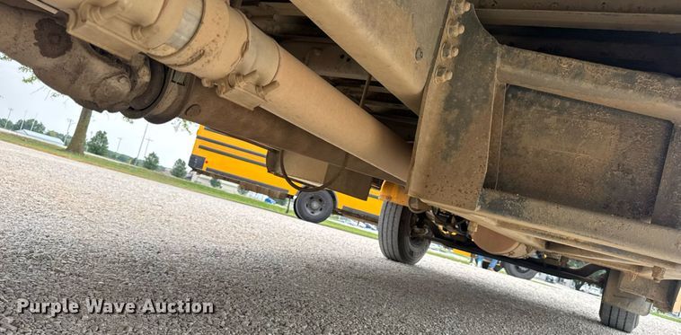 image for item DW3443 2001 Thomas Built school bus