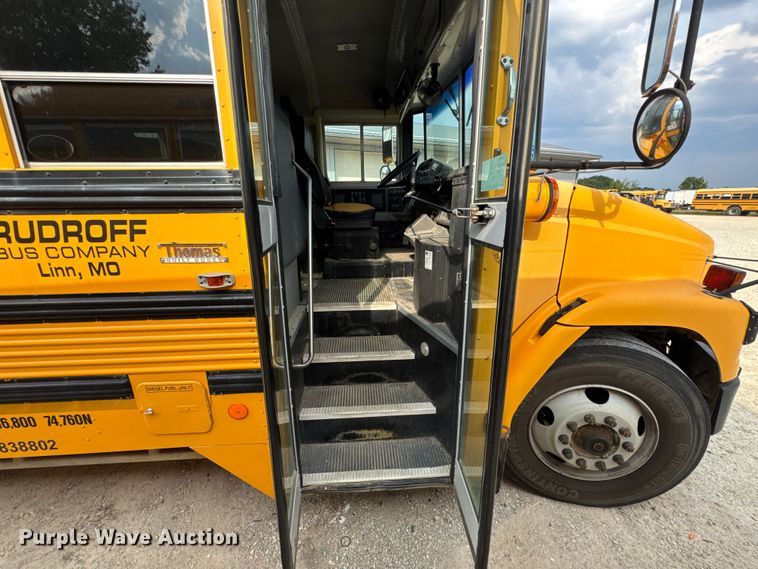 image for item DW3443 2001 Thomas Built school bus