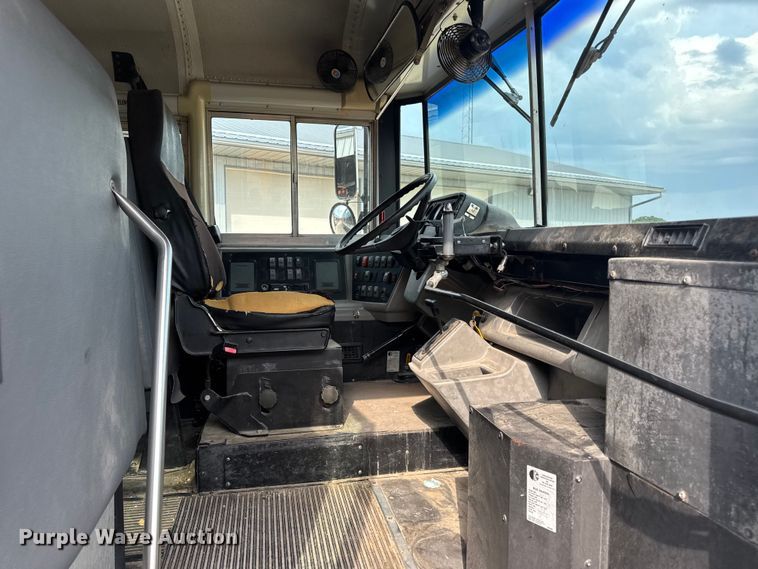 image for item DW3443 2001 Thomas Built school bus