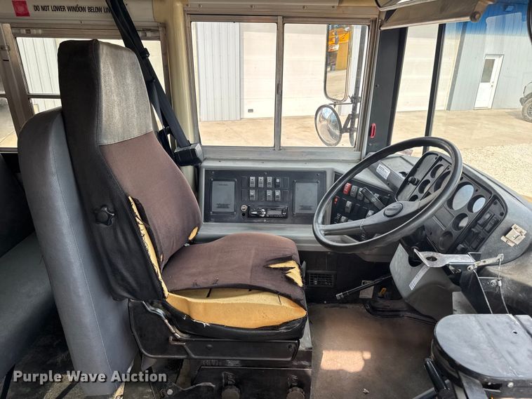 image for item DW3443 2001 Thomas Built school bus