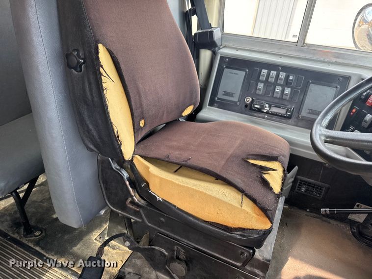 image for item DW3443 2001 Thomas Built school bus