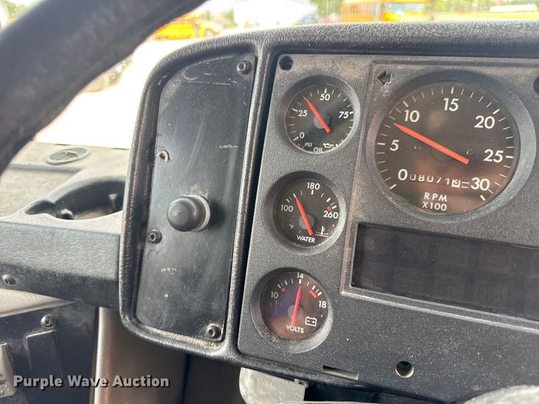 image for item DW3443 2001 Thomas Built school bus