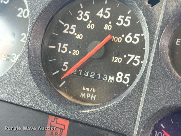 image for item DW3443 2001 Thomas Built school bus