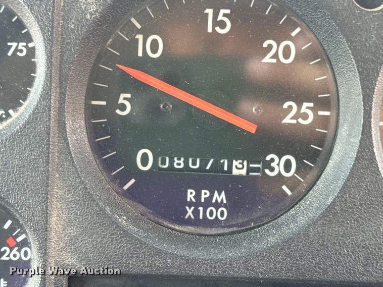 image for item DW3443 2001 Thomas Built school bus