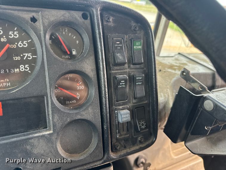 image for item DW3443 2001 Thomas Built school bus