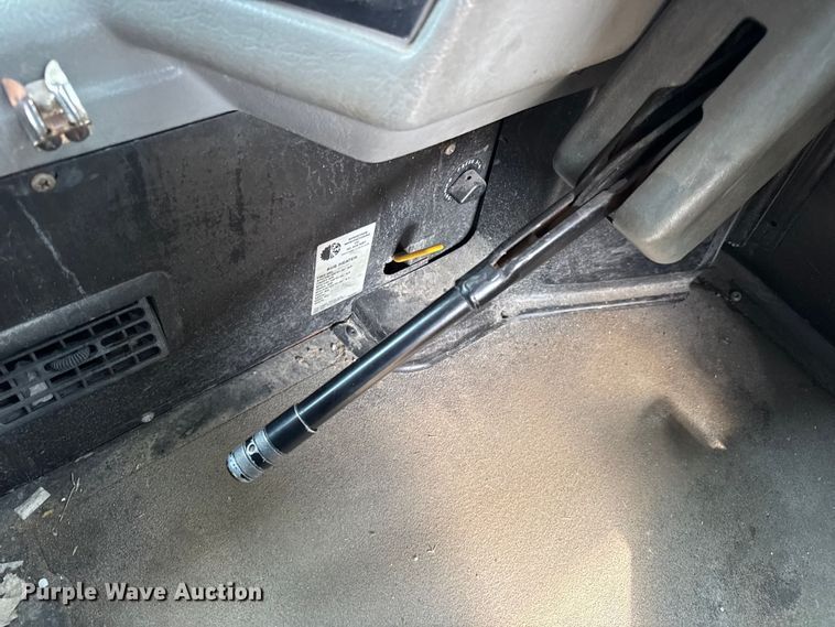 image for item DW3443 2001 Thomas Built school bus