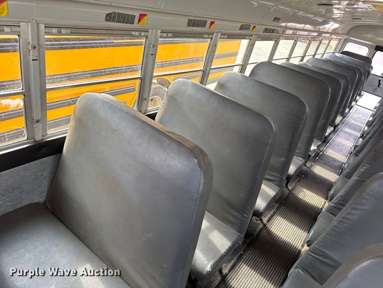 image for item DW3443 2001 Thomas Built school bus