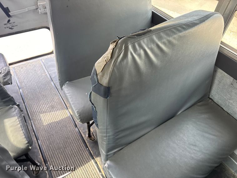 image for item DW3443 2001 Thomas Built school bus