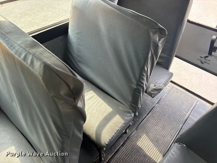 image for item DW3443 2001 Thomas Built school bus