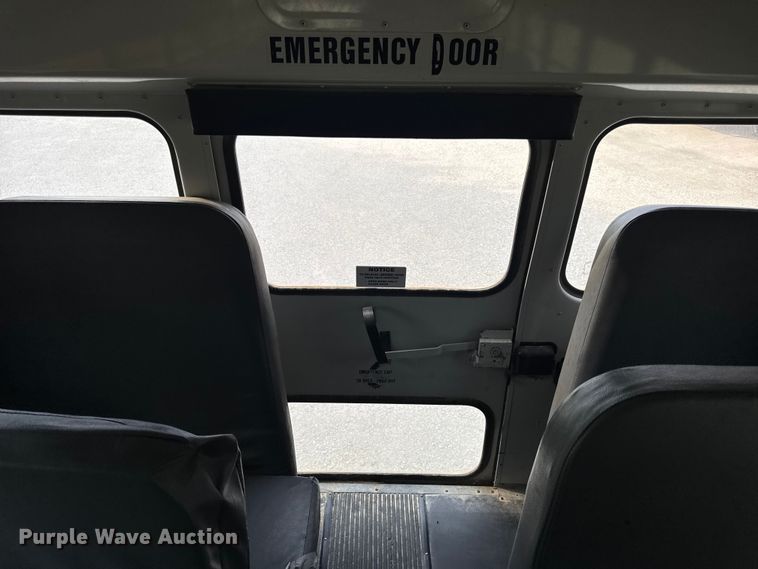 image for item DW3443 2001 Thomas Built school bus