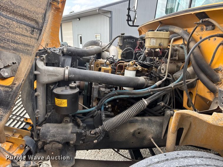 image for item DW3443 2001 Thomas Built school bus