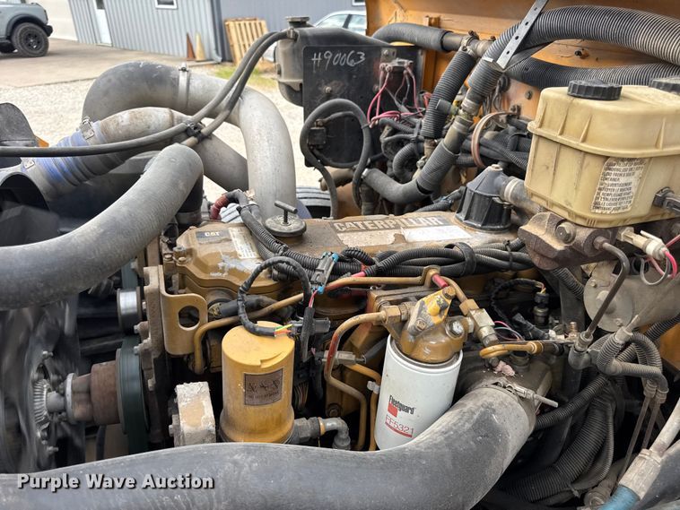 image for item DW3443 2001 Thomas Built school bus