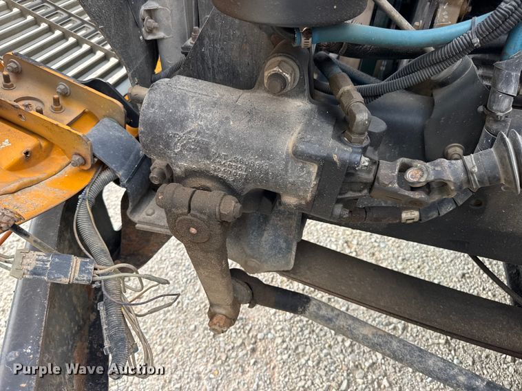 image for item DW3443 2001 Thomas Built school bus