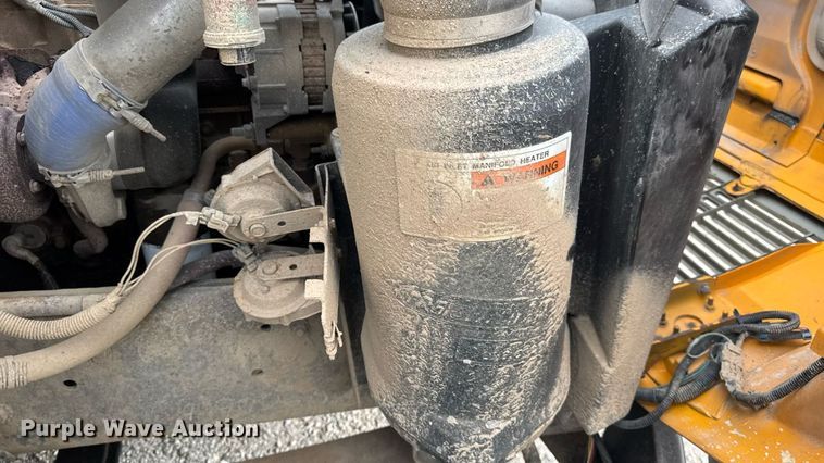 image for item DW3443 2001 Thomas Built school bus