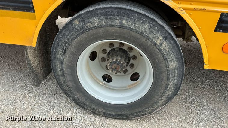 image for item DW3443 2001 Thomas Built school bus