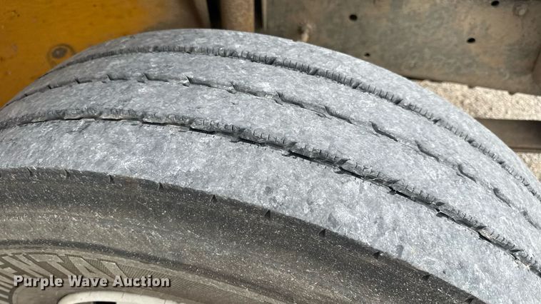 image for item DW3443 2001 Thomas Built school bus