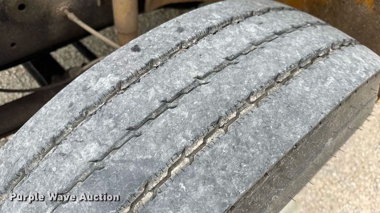 image for item DW3443 2001 Thomas Built school bus