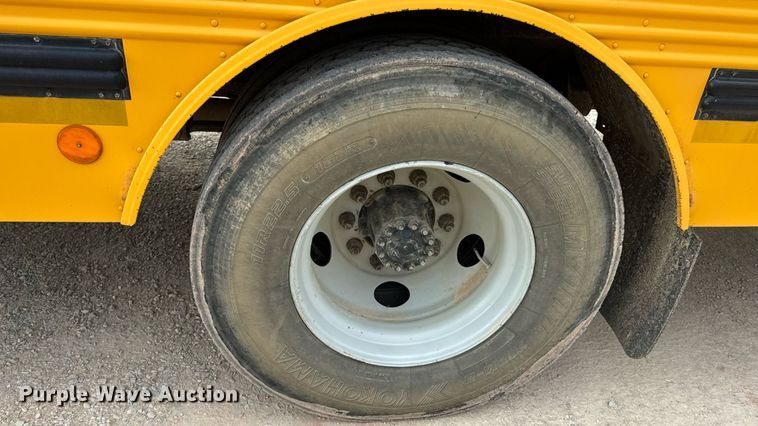 image for item DW3443 2001 Thomas Built school bus