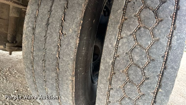 image for item DW3443 2001 Thomas Built school bus