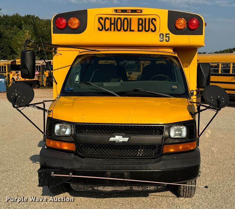 image for item DW3444 2005 Chevrolet Express G3500 school bus
