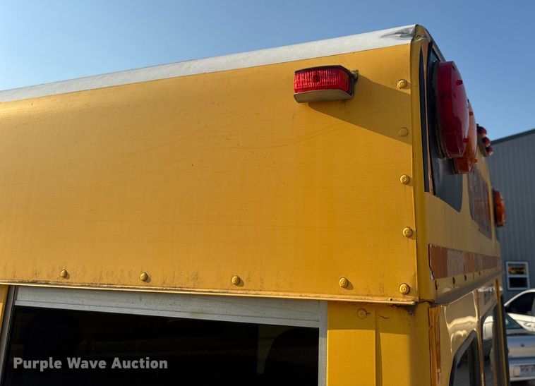 image for item DW3444 2005 Chevrolet Express G3500 school bus