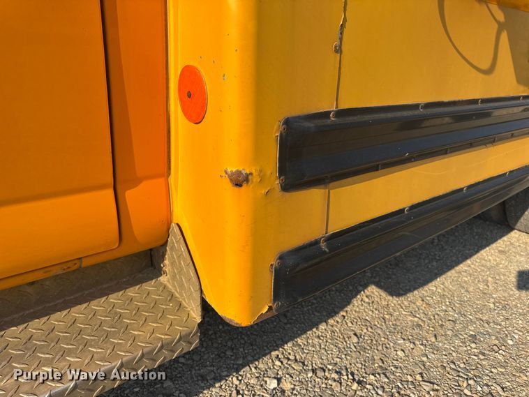 image for item DW3444 2005 Chevrolet Express G3500 school bus