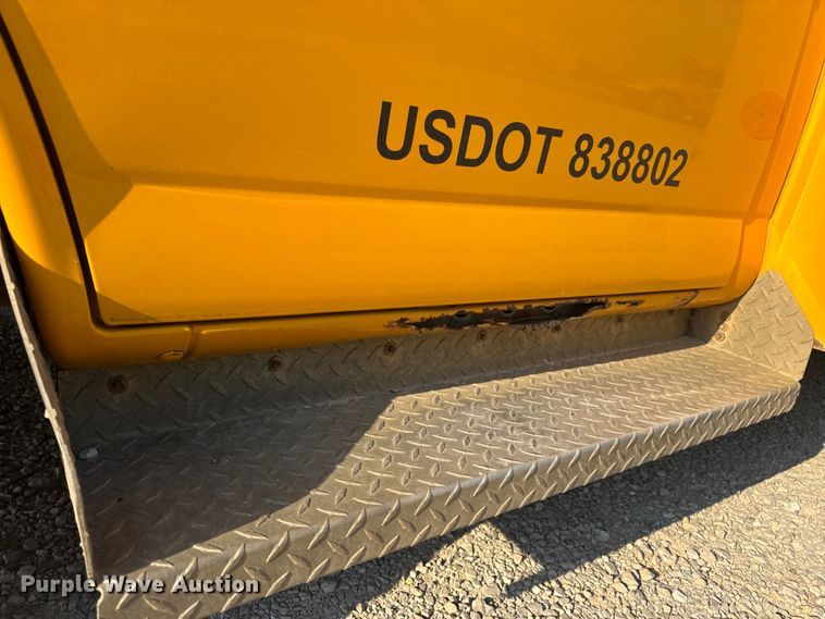 image for item DW3444 2005 Chevrolet Express G3500 school bus