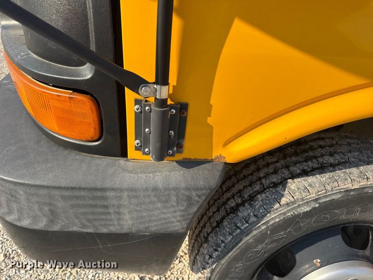 image for item DW3444 2005 Chevrolet Express G3500 school bus