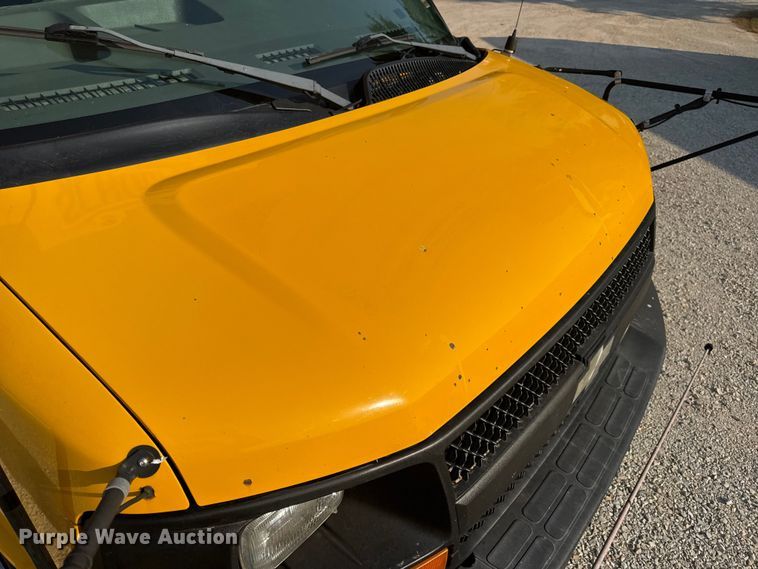 image for item DW3444 2005 Chevrolet Express G3500 school bus