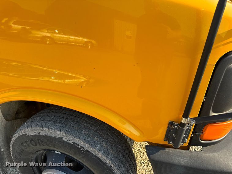 image for item DW3444 2005 Chevrolet Express G3500 school bus