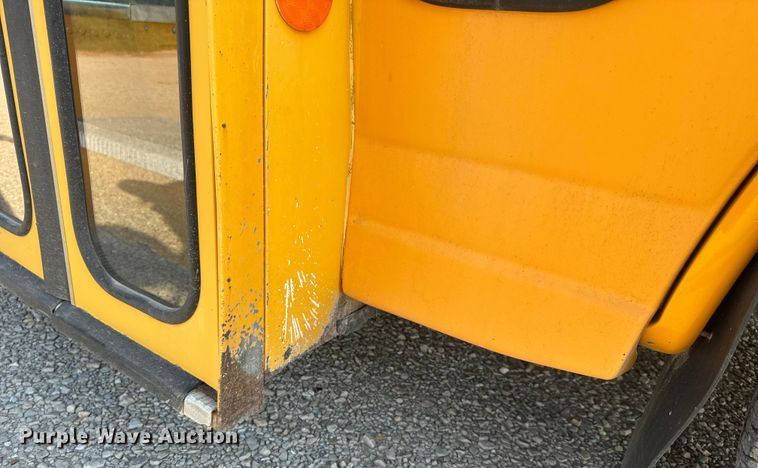 image for item DW3444 2005 Chevrolet Express G3500 school bus