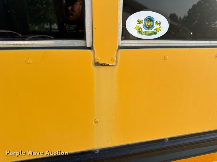 image for item DW3444 2005 Chevrolet Express G3500 school bus