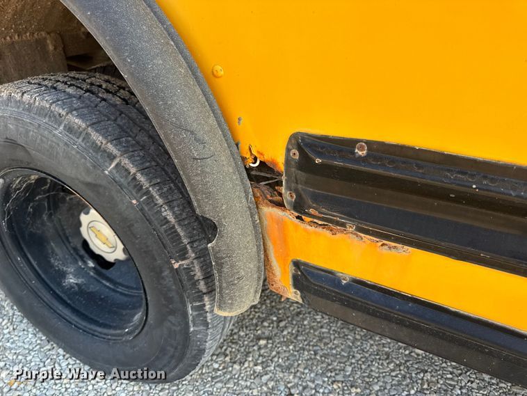 image for item DW3444 2005 Chevrolet Express G3500 school bus