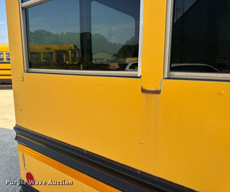 image for item DW3444 2005 Chevrolet Express G3500 school bus