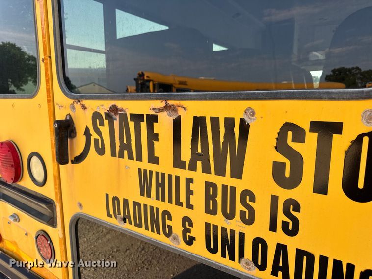 image for item DW3444 2005 Chevrolet Express G3500 school bus