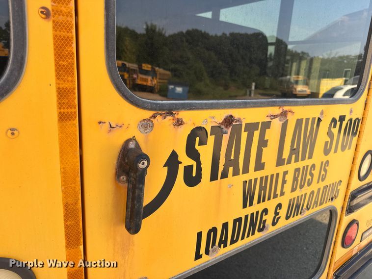 image for item DW3444 2005 Chevrolet Express G3500 school bus