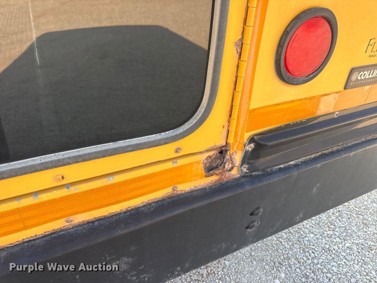 image for item DW3444 2005 Chevrolet Express G3500 school bus