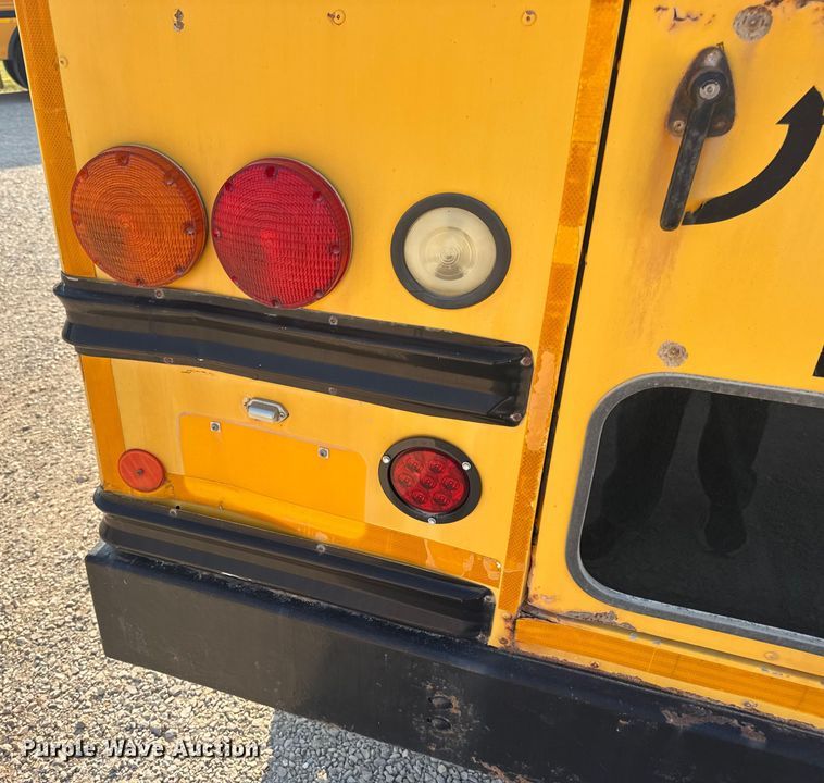 image for item DW3444 2005 Chevrolet Express G3500 school bus