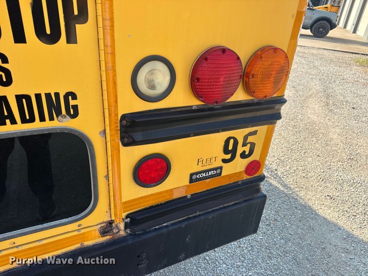 image for item DW3444 2005 Chevrolet Express G3500 school bus