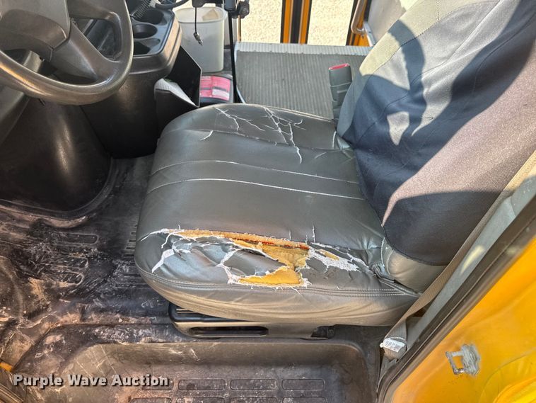 image for item DW3444 2005 Chevrolet Express G3500 school bus